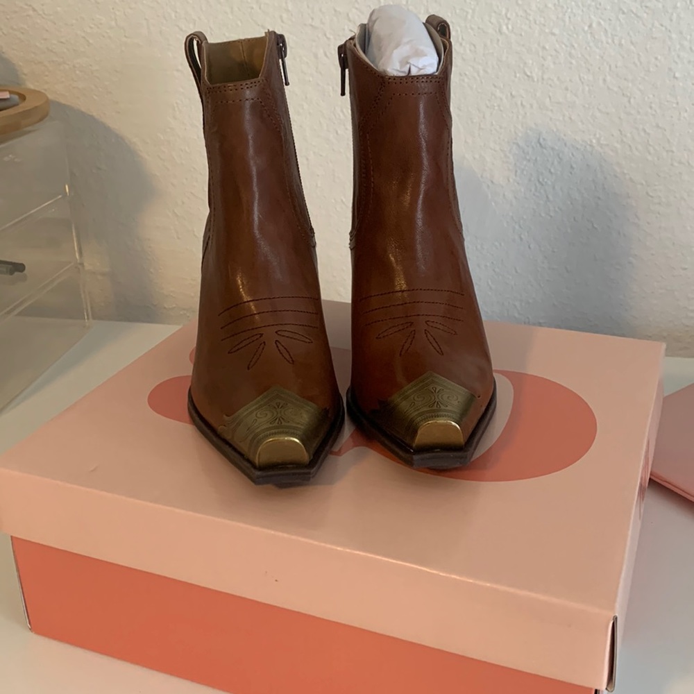 On Tour Leather Western Metal Toe Tip Cowboy Booties G.B - Cacao Brown